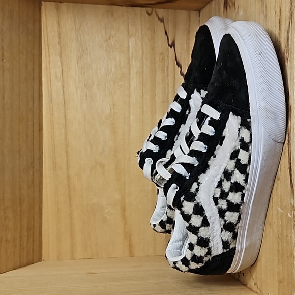 Vans Unisex Old Skool Sherpa Sneakers in Black/Checkerboard - Picture 2 of 9
